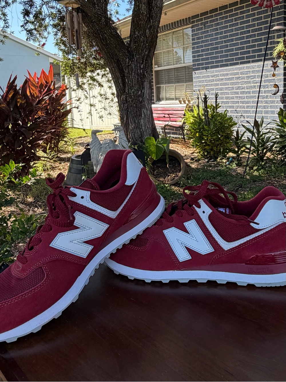 New Balance Men Maroon and White Retro Sneakers
